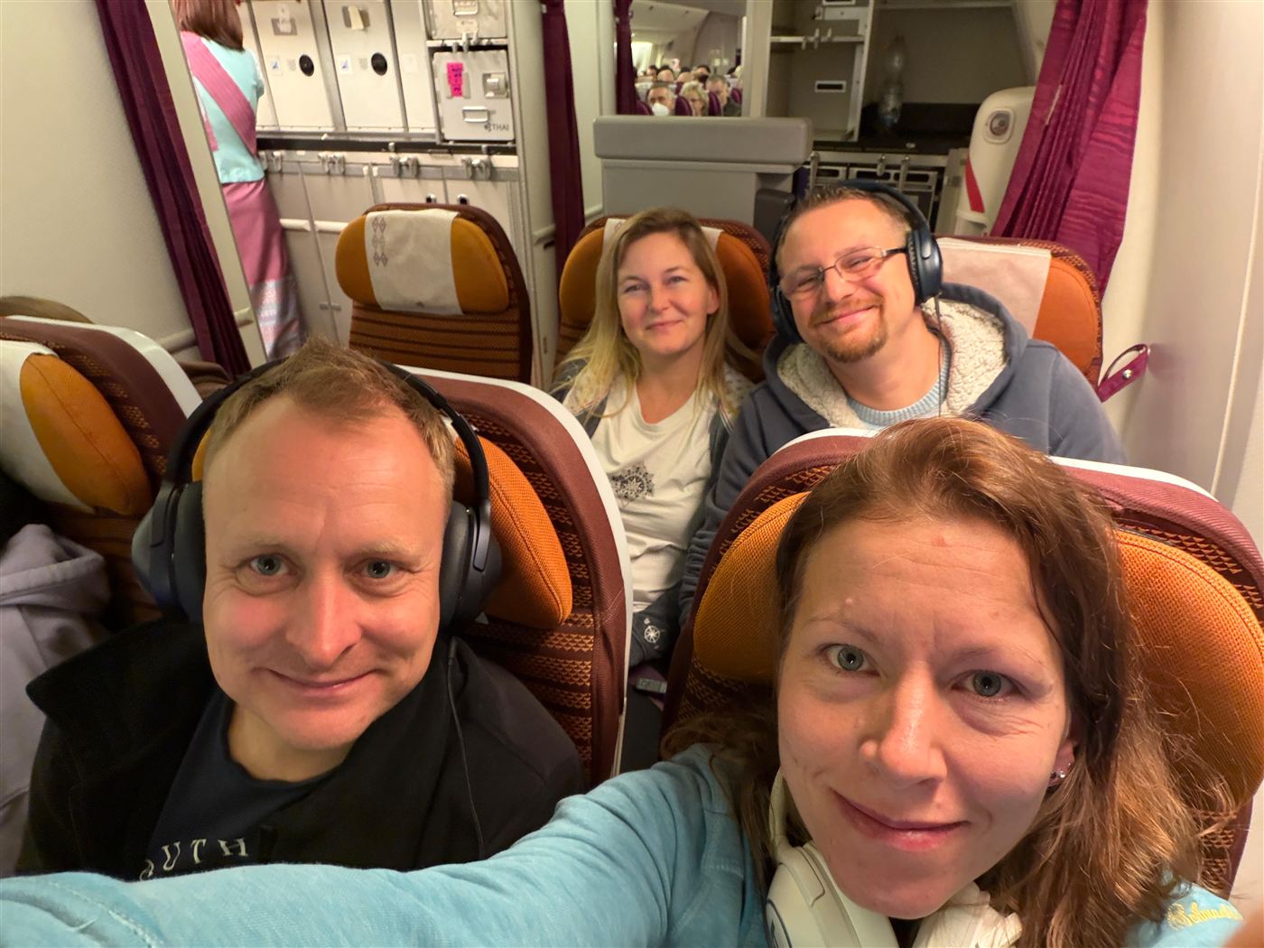 Im Flugzeug auf dem Weg nach Bangkok